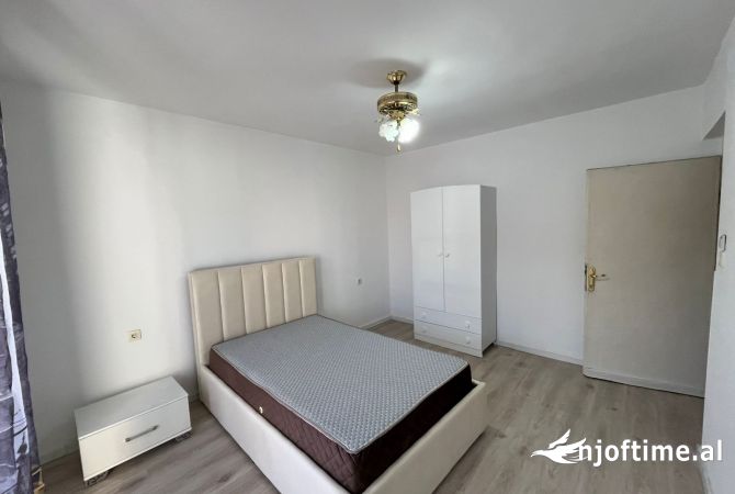 Shtepi me qera Apartament ne Tirane, 1+1, Mobilimi Pjeserisht e mobiluar, Pagesa 320  Euro.