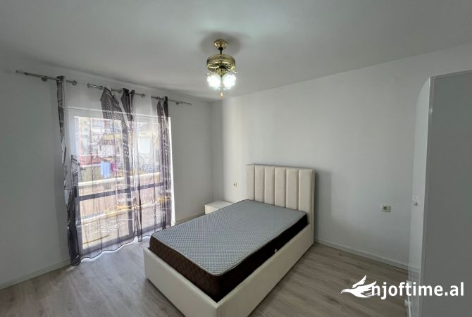 Shtepi me qera Apartament ne Tirane, 1+1, Mobilimi Pjeserisht e mobiluar, Pagesa 320  Euro.