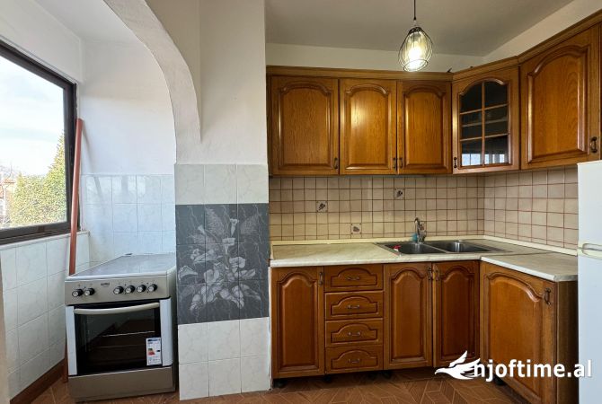 Shtepi me qera Apartament ne Tirane, 1+1, Mobilimi E mobiluar, Pagesa 350  Euro.