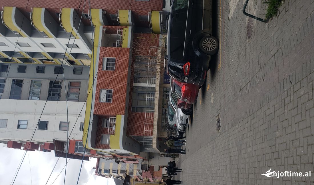 Shitet dyqan te ish gjykata ne Pogradec 