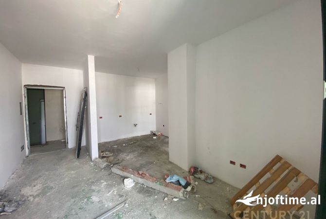 Shtepi ne shitje Apartament ne Tirane, 1+1, Mobilimi Bosh, pa mobiluar, Pagesa 93,000  Euro.