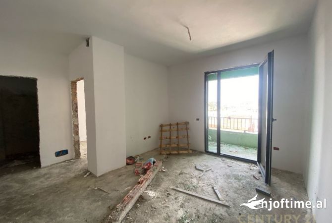 Shtepi ne shitje Apartament ne Tirane, 1+1, Mobilimi Bosh, pa mobiluar, Pagesa 93,000  Euro.
