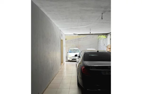 Appartamento in vendita a Tirana 2+1, Arredato