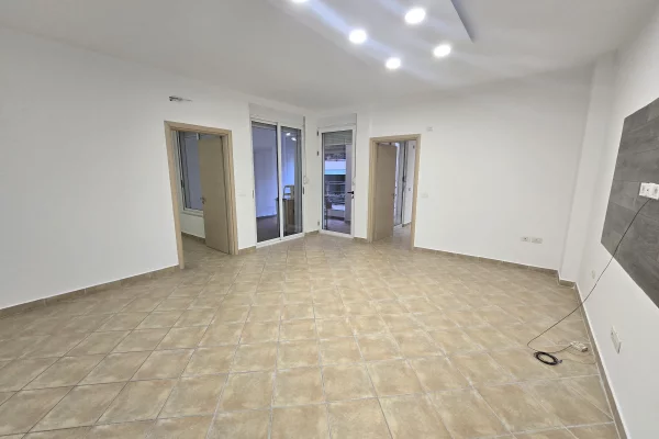 Appartamento in vendita a Tirana 2+1, Vuoto