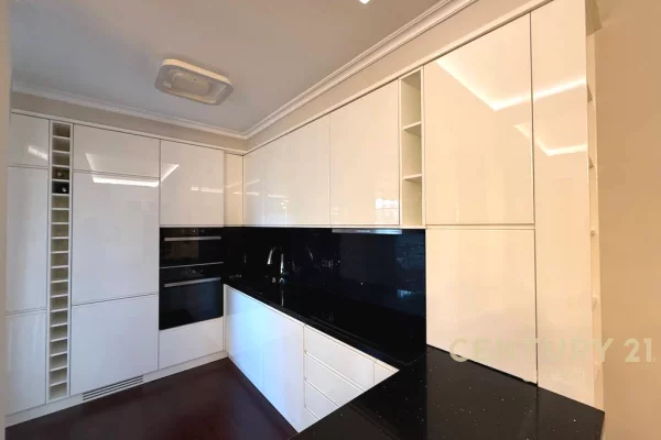 Appartamento in vendita a Tirana 2+1, Arredato