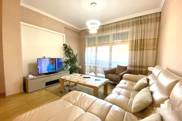 Shesim apartament 2+1+post parkimi Kombinat 160000 €
