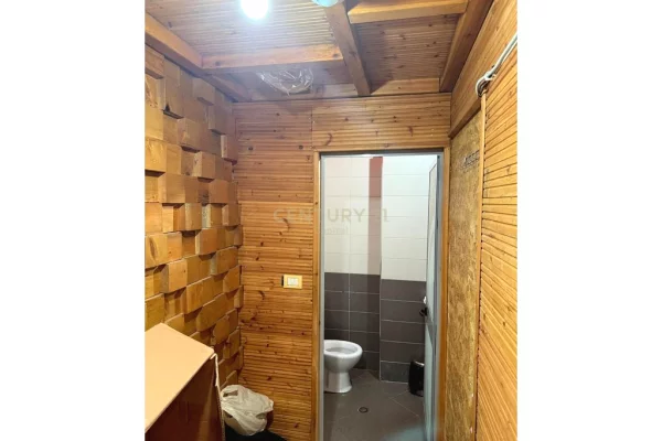 DYQAN/NJESI MULTIFUNKSIONAL PER SHITJE 127,000 Euro