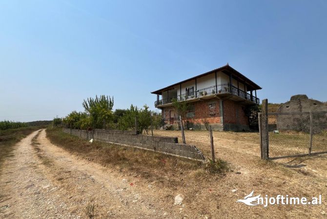 Casa in vendita 4+1 a Kruja - 70,000 Euro