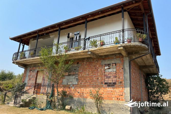 Casa privata/Indipendente in vendita a Kruja 4+1, Arredato
