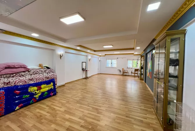 Qira, Ambient Biznesi, “Piaca – Qendër” ,Tiranë.