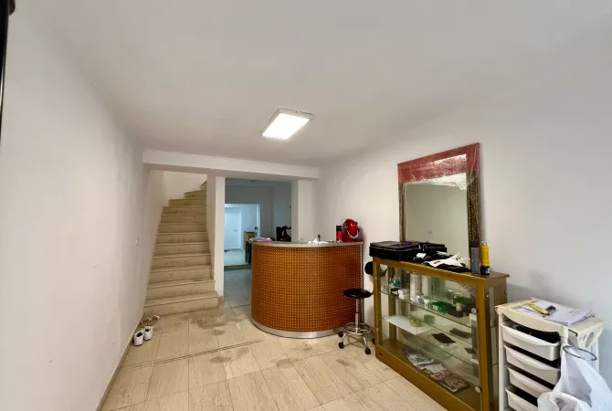 Qira, Ambient Biznesi, “Piaca – Qender” ,Tirane.