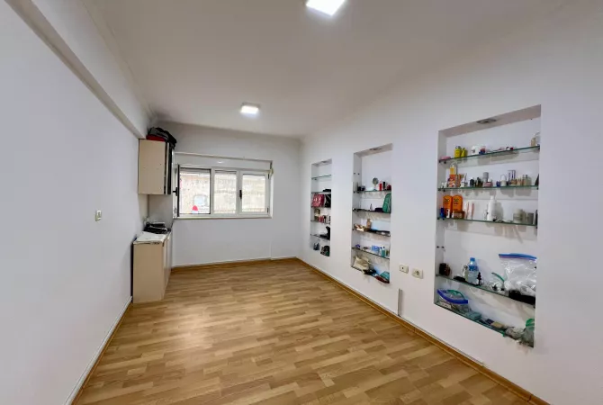 Qira, Ambient Biznesi, “Piaca – Qender” ,Tirane.