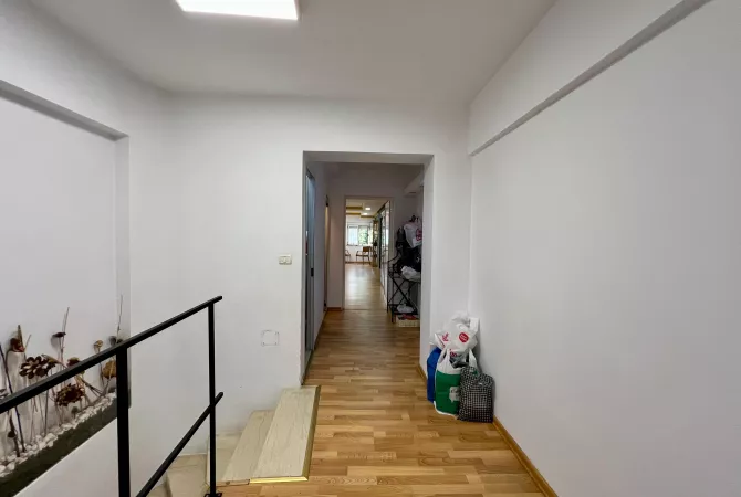 Business Property for Rent 3+1 in Tirana - 1,555 Euro