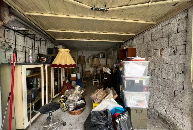 Qira, Ambient Biznesi, “Piaca – Qender” ,Tirane.