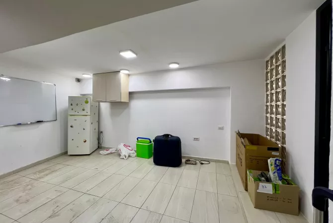 Qira, Ambient Biznesi, “Piaca – Qender” ,Tirane.