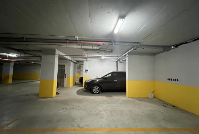 Shitet, Post Parkimi, “21 Dhjetori – Ish Parku”, Tiranë.