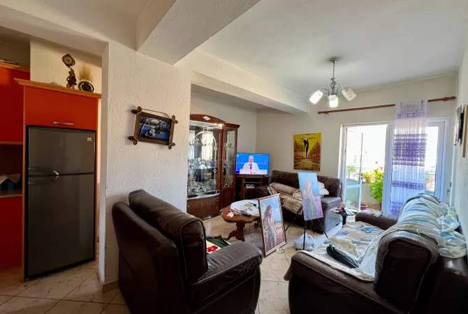 Shtepi ne shitje Apartament ne Pogradec, 2+1, Mobilimi E mobiluar, Pagesa 95,000  Euro.