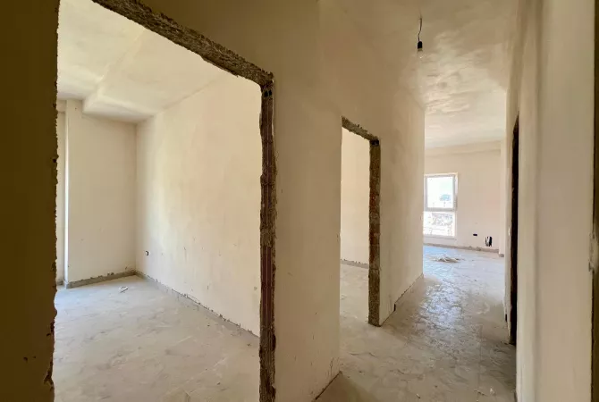 Shtepi ne shitje Apartament ne Tirane, 2+1, Mobilimi E mobiluar, Pagesa 171,500  Euro.