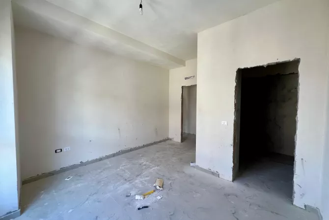 Shitet, Apartament 2+1+2 “Laprakë”,Tiranë.