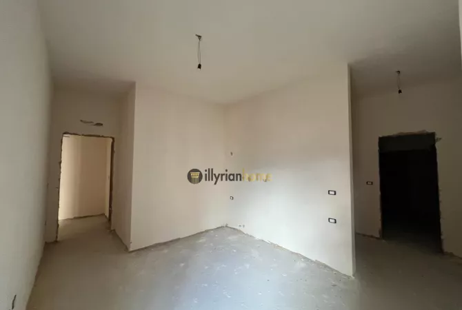 Shtepi ne shitje Apartament ne Tirane, 2+1, Mobilimi Bosh, pa mobiluar, Pagesa 176,000  Euro.
