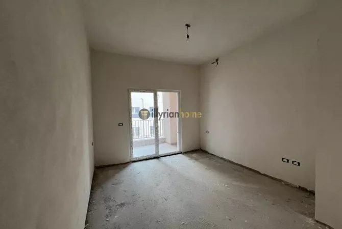 Shtepi ne shitje Apartament ne Tirane, 2+1, Mobilimi Bosh, pa mobiluar, Pagesa 176,000  Euro.