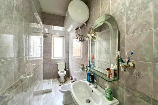 Shtepi me qera Apartament ne Tirane, 1+1, Mobilimi E mobiluar, Pagesa 520  Euro.