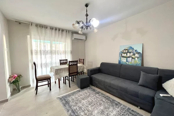 Shtepi me qera Apartament ne Tirane, 2+1, Mobilimi E mobiluar, Pagesa 600  Euro.