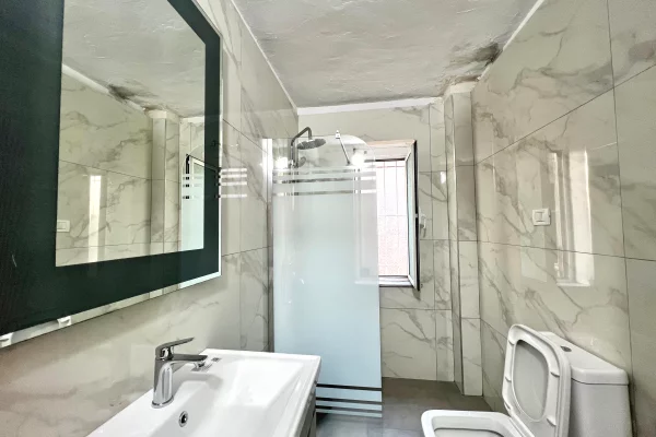 Shtepi me qera Apartament ne Tirane, 2+1, Mobilimi E mobiluar, Pagesa 600  Euro.