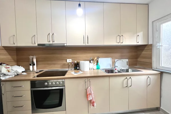 Shtepi me qera Apartament ne Tirane, 2+1, Mobilimi E mobiluar, Pagesa 600  Euro.