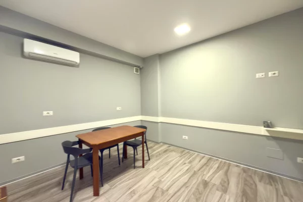 Jepet me qira Ambient Biznesi, “Brryli”, Tiranë