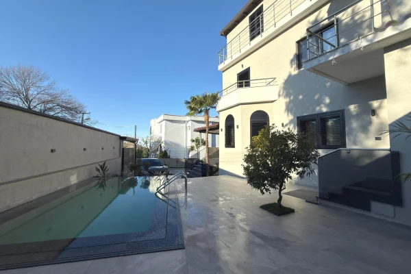 Shtepi ne shitje Vila Luksoze ne Tirane, 7+1, Mobilimi E mobiluar, Pagesa 2,000,000  Euro.