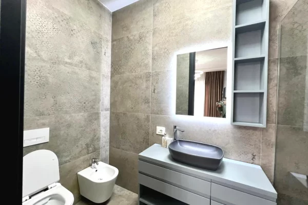 Shtepi me qera Apartament ne Tirane, 2+1, Mobilimi E mobiluar, Pagesa 1,300  Euro.