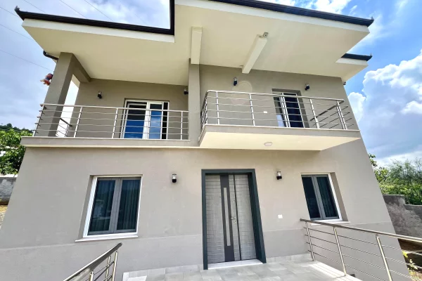 Shtepi ne shitje Vila Luksoze ne Tirane, 3+1, Mobilimi Pjeserisht e mobiluar, Pagesa 450,000  Euro.