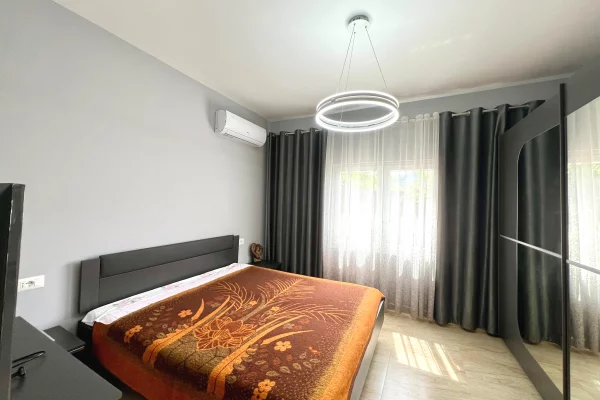 Shtepi ne shitje Vila Luksoze ne Tirane, 3+1, Mobilimi Pjeserisht e mobiluar, Pagesa 450,000  Euro.