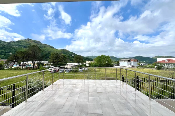 Shtepi ne shitje Vila Luksoze ne Tirane, 3+1, Mobilimi Pjeserisht e mobiluar, Pagesa 450,000  Euro.