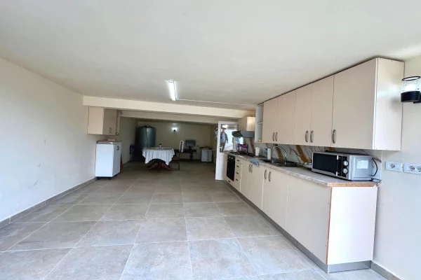 Shtepi ne shitje Vila Luksoze ne Tirane, 3+1, Mobilimi Pjeserisht e mobiluar, Pagesa 450,000  Euro.