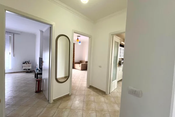 Shtepi me qera Apartament ne Tirane, 2+1, Mobilimi E mobiluar, Pagesa 700  Euro.