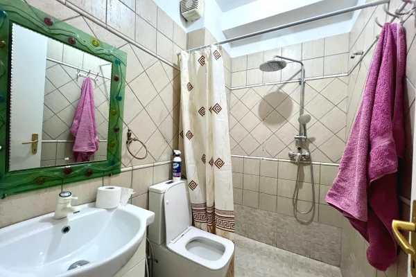 Shtepi me qera Apartament ne Tirane, 2+1, Mobilimi E mobiluar, Pagesa 700  Euro.