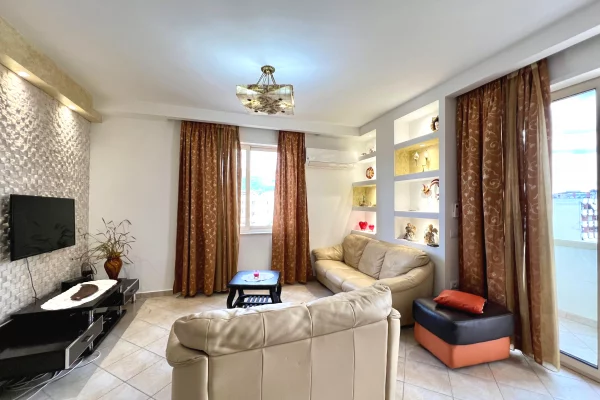 Shtepi me qera Apartament ne Tirane, 2+1, Mobilimi E mobiluar, Pagesa 700  Euro.