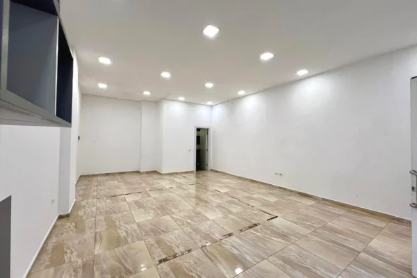 Ambient biznesi me qera 3+1 ne Tirane - 40,000 Leke