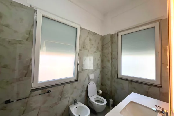 Shtepi me qera Vila Luksoze ne Tirane, 4+1, Mobilimi E mobiluar, Pagesa 2,500  Euro.