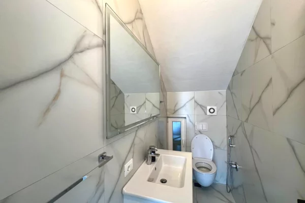 Shtepi me qera Vila Luksoze ne Tirane, 4+1, Mobilimi E mobiluar, Pagesa 2,500  Euro.