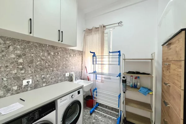 Shtepi me qera Vila Luksoze ne Tirane, 4+1, Mobilimi E mobiluar, Pagesa 2,500  Euro.