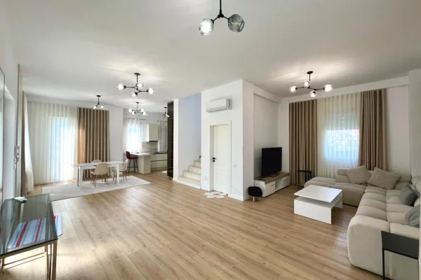 Shtepi me qera Vila Luksoze ne Tirane, 4+1, Mobilimi E mobiluar, Pagesa 2,500  Euro.