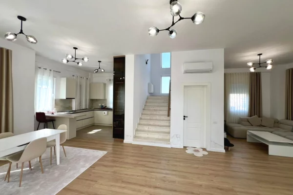 Shtepi me qera Vila Luksoze ne Tirane, 4+1, Mobilimi E mobiluar, Pagesa 2,500  Euro.