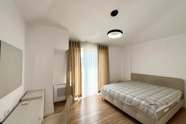 Shtepi me qera Vila Luksoze ne Tirane, 4+1, Mobilimi E mobiluar, Pagesa 2,500  Euro.