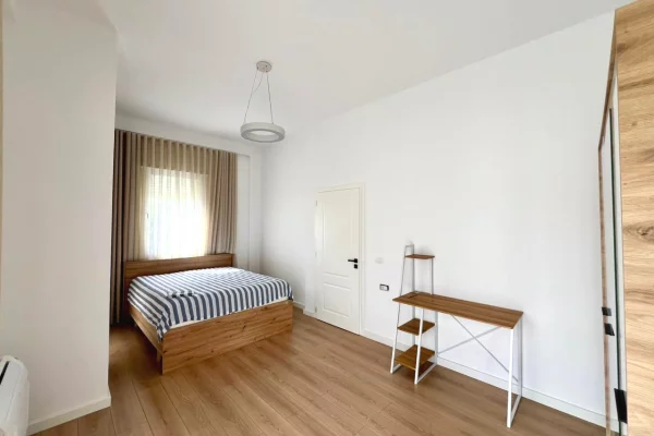 Shtepi me qera Vila Luksoze ne Tirane, 4+1, Mobilimi E mobiluar, Pagesa 2,500  Euro.