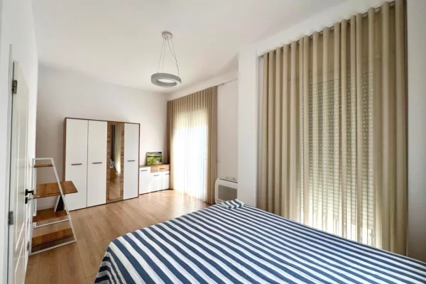 Shtepi me qera Vila Luksoze ne Tirane, 4+1, Mobilimi E mobiluar, Pagesa 2,500  Euro.