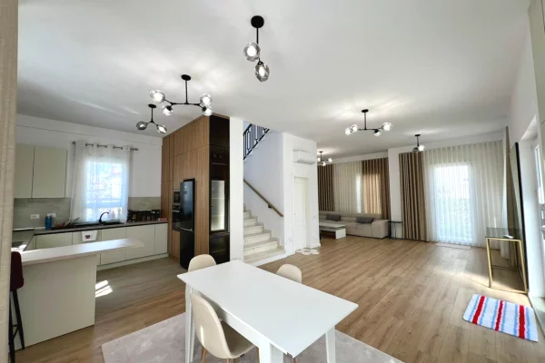 Shtepi me qera Vila Luksoze ne Tirane, 4+1, Mobilimi E mobiluar, Pagesa 2,500  Euro.