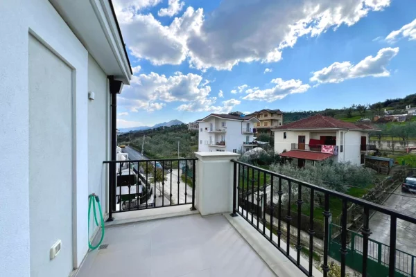 Shtepi me qera Vila Luksoze ne Tirane, 4+1, Mobilimi E mobiluar, Pagesa 2,500  Euro.